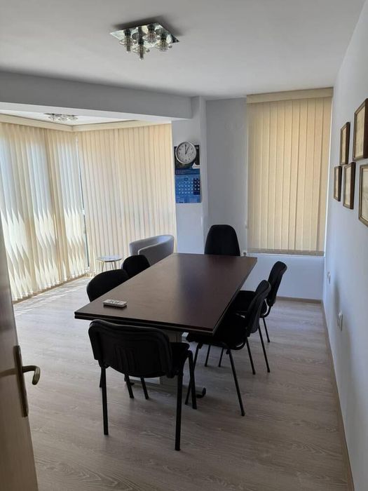 Дава се под наем Офис в Бургас, Център - 50 кв.м за 382.5 € - Снимка #2