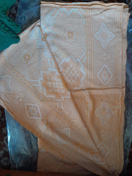 Кувертюра/покривало/за легло жълто и бяло