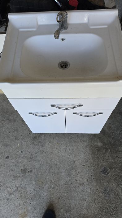 Раковина с тумбой
