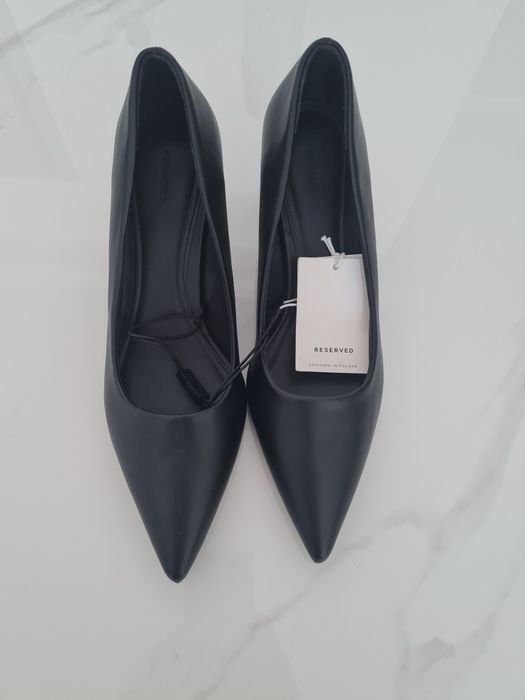 Reserved HOBИ обувки