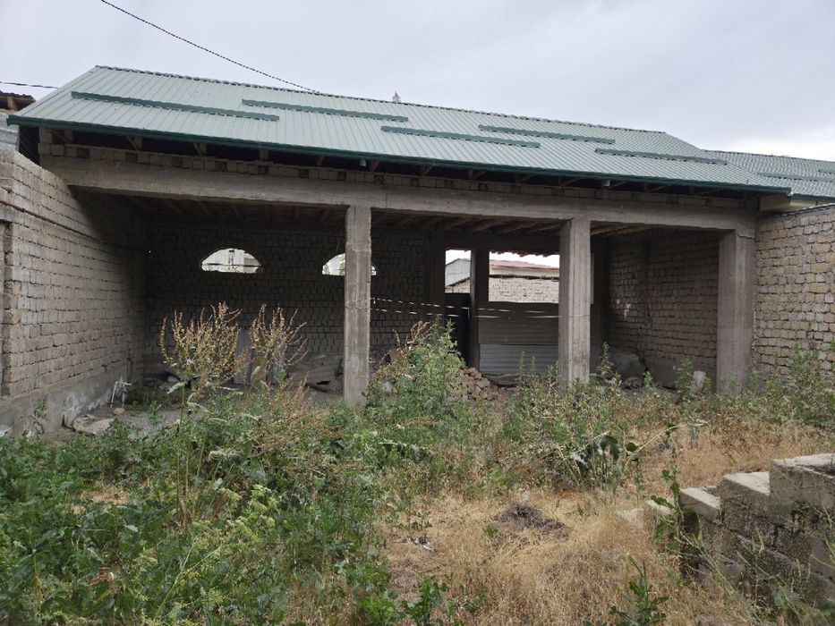 Yangihayot Chortoq MFY da hovli sotiladi, 7 xonali, 200 m², 5 sotix