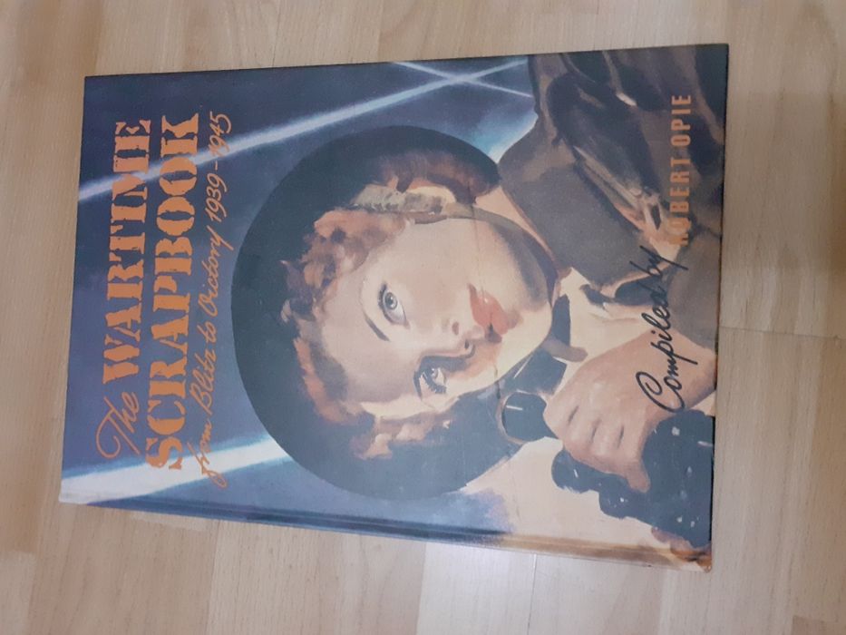 Vând carte cu ilustrate din perioada interbelica Anglia-UK.