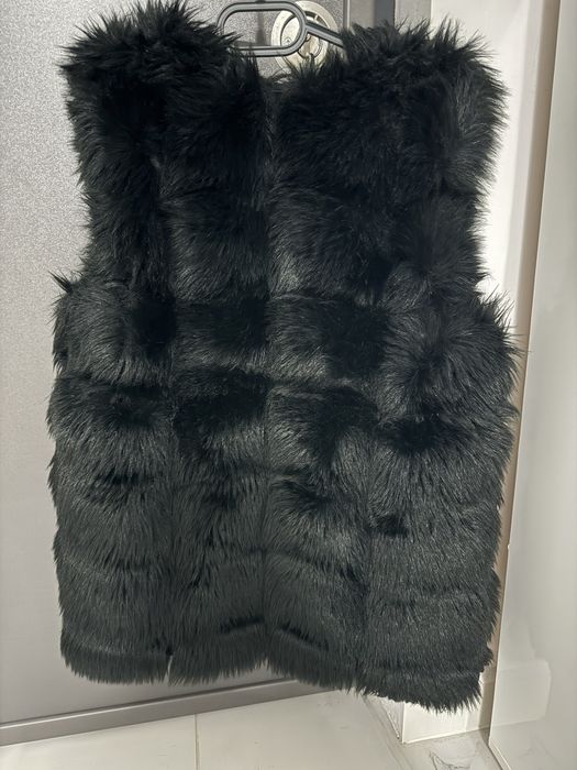 Vesta de blana de culoarea negru marimeaS-M