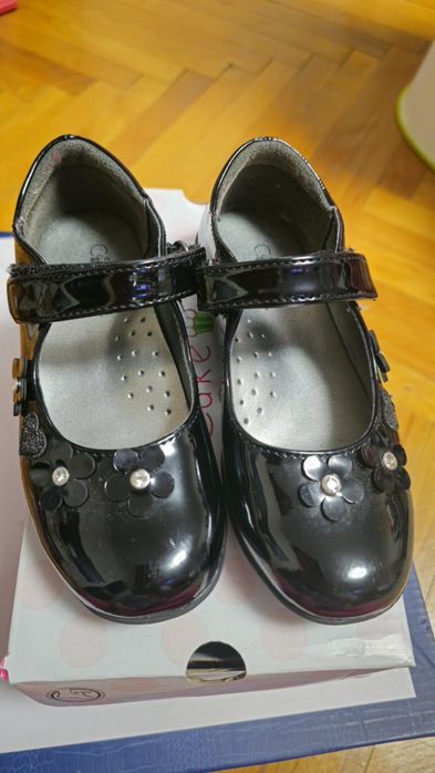 Pantofi de lac fetita, marimea 26 !