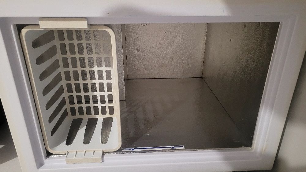 Продам морозильник камеру биюрса