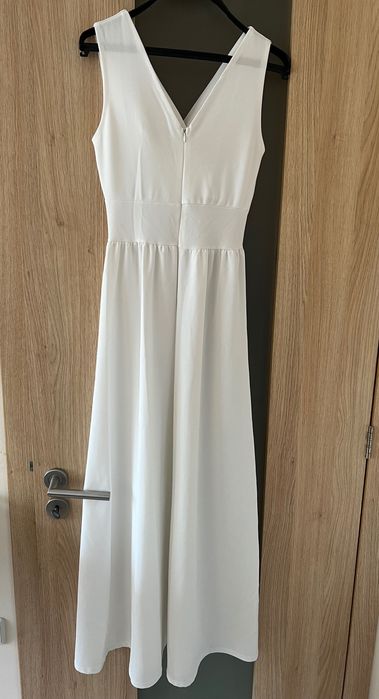 Дълга бяла рокля