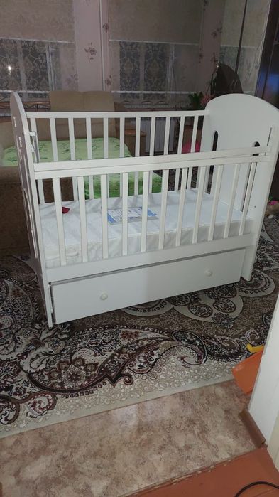 Детская кроватка с матрасом