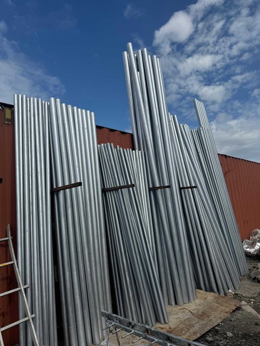 Дорожные знаки и стойки