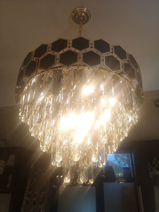 Монтаж на полилеи, плафони, лед панели, лед спот, лунички, лед лента