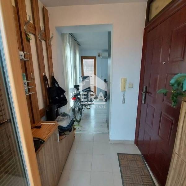 Маломерен тристаен апартамент в района на базар "Левски", с площ 50 кв