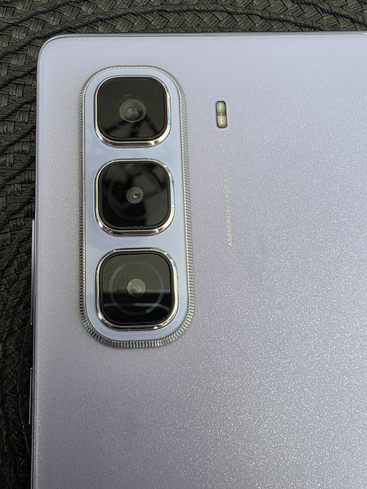 Infinix hot 50 pro+ // 256GB < 8 RAM