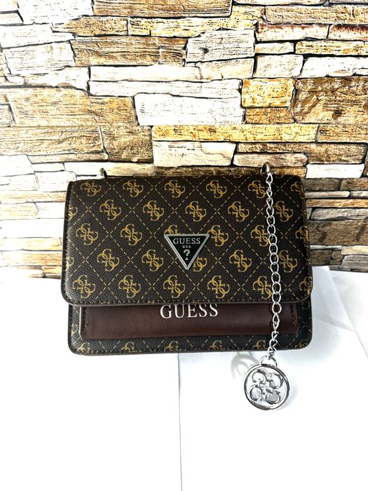 Чанта  потмоне Guess