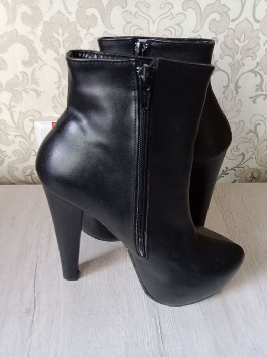 Полусапожки кожаные.