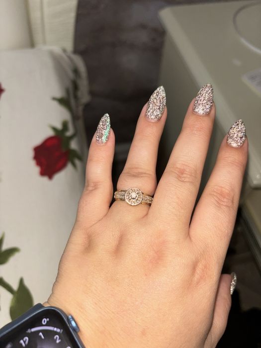 Золотые кольца с брильянтами.