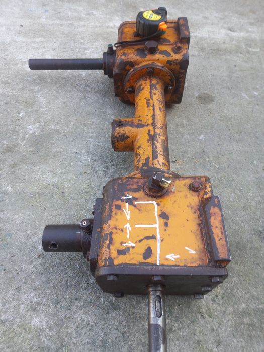 reductor raport 1 la 1  / doua reductoare cu ax comun