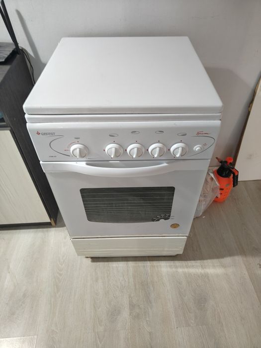 Продам газовую плиту