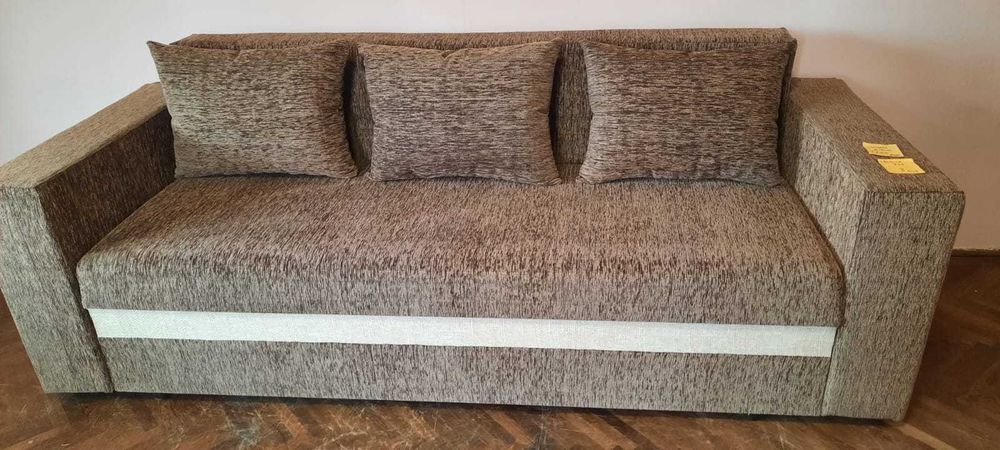 Vând canapele și colțare făcute la comandă