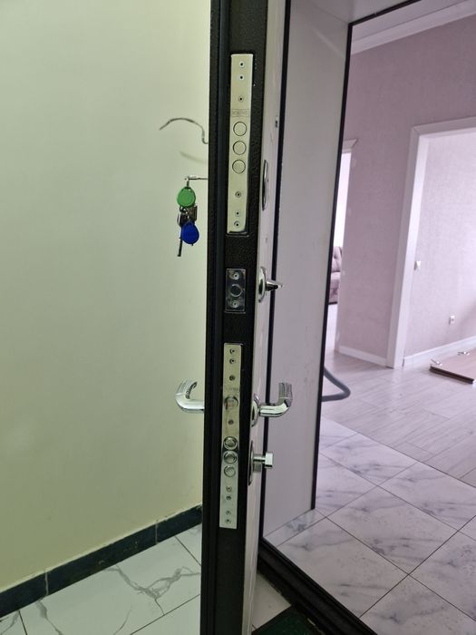 Продам входную дверь