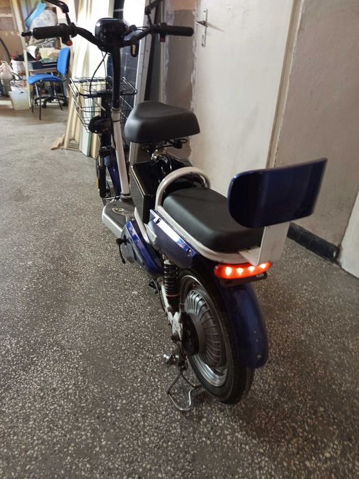 Електрически скутер с подаръци