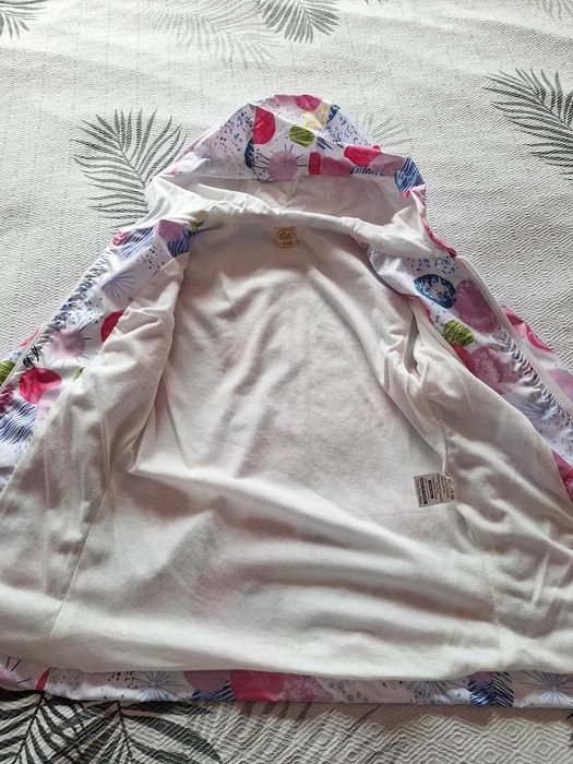 Ново яке/ветровка 16лв.