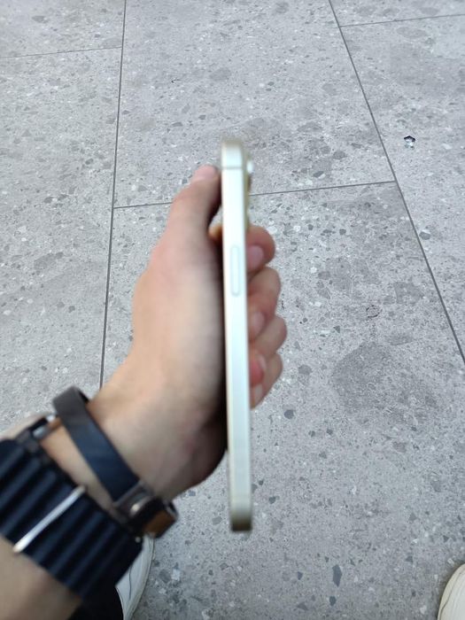 Vând Iphone 15 impecabil