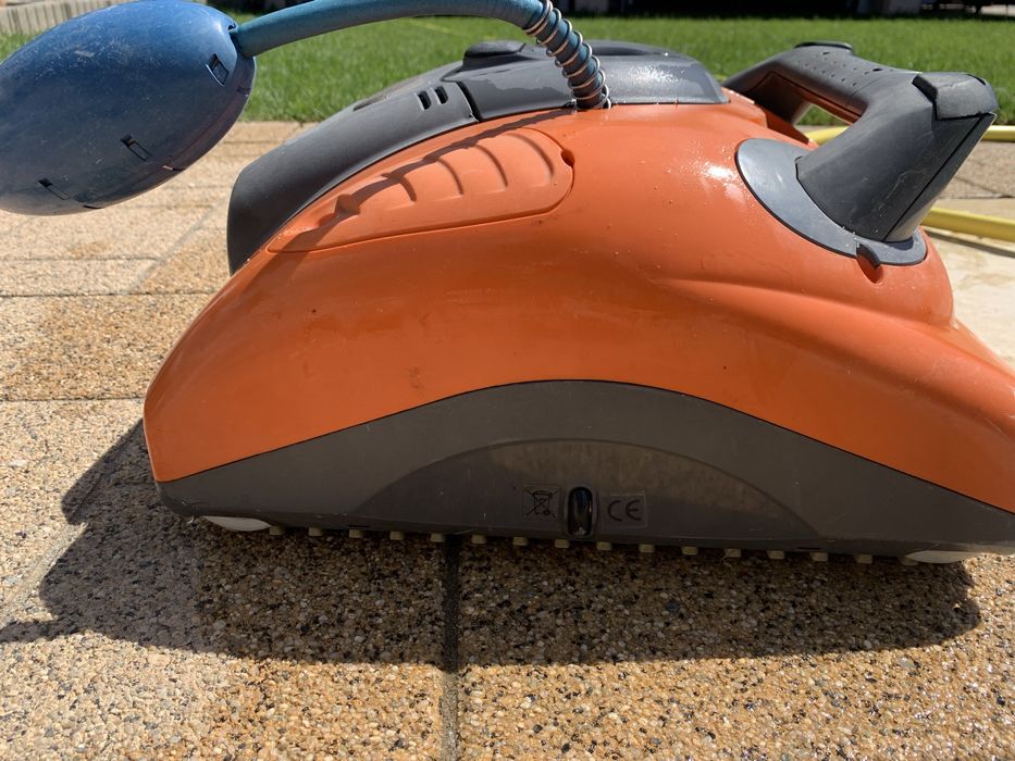 Robot curatat piscina