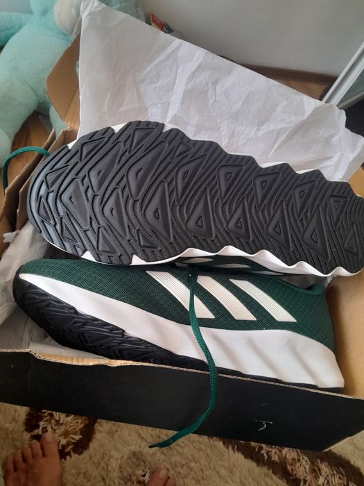 Adidasi model nou 43 noi
