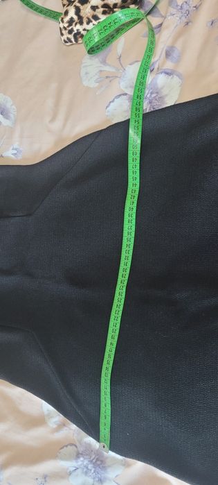 Sarafan negru,cu aplicatie de pietre