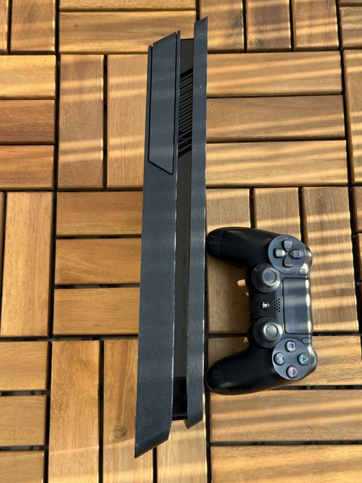 PlayStation 4 Slim ( PS4 )