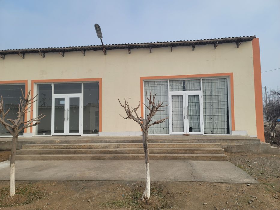 Noturar bino sotiladi