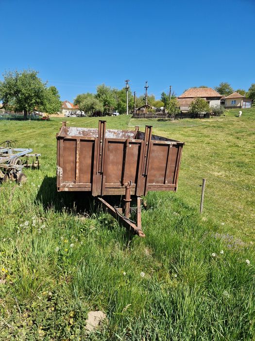 Remorca basculantă
