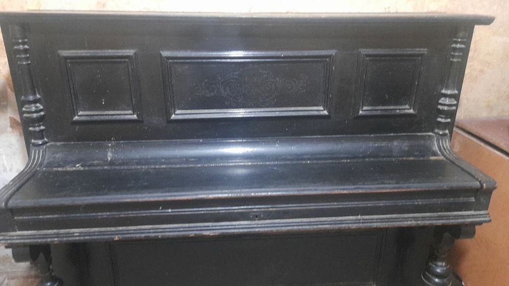 Продаю пианино черное