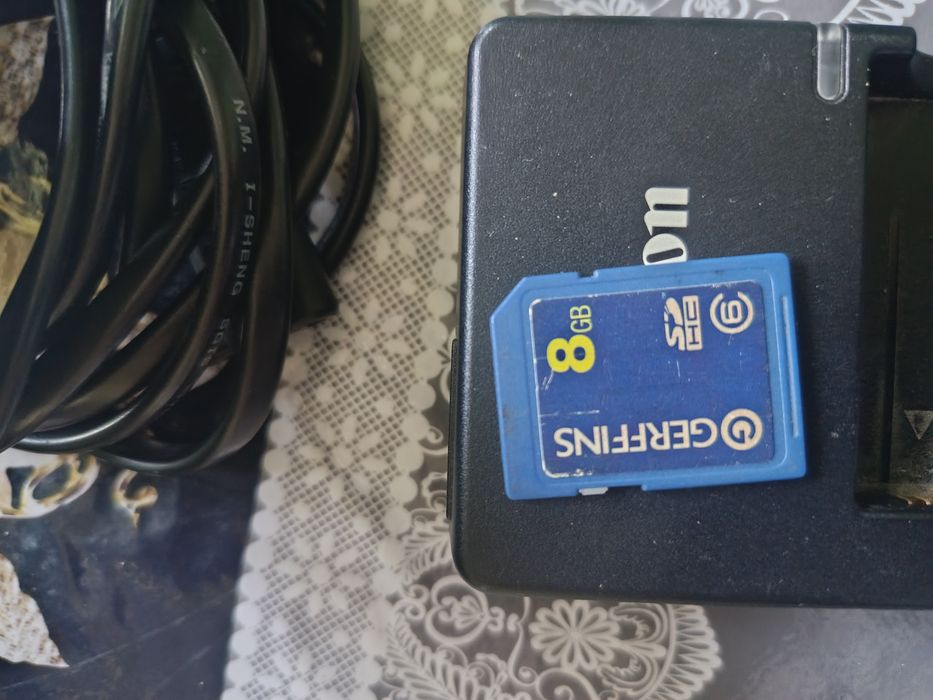 Сотилади фотоаппарат CANON 450D