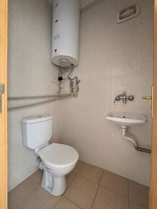 Отдава се търговско помещение 30 м² в центъра на Слънчев Бряг / Sunny Beach, район Автогара.