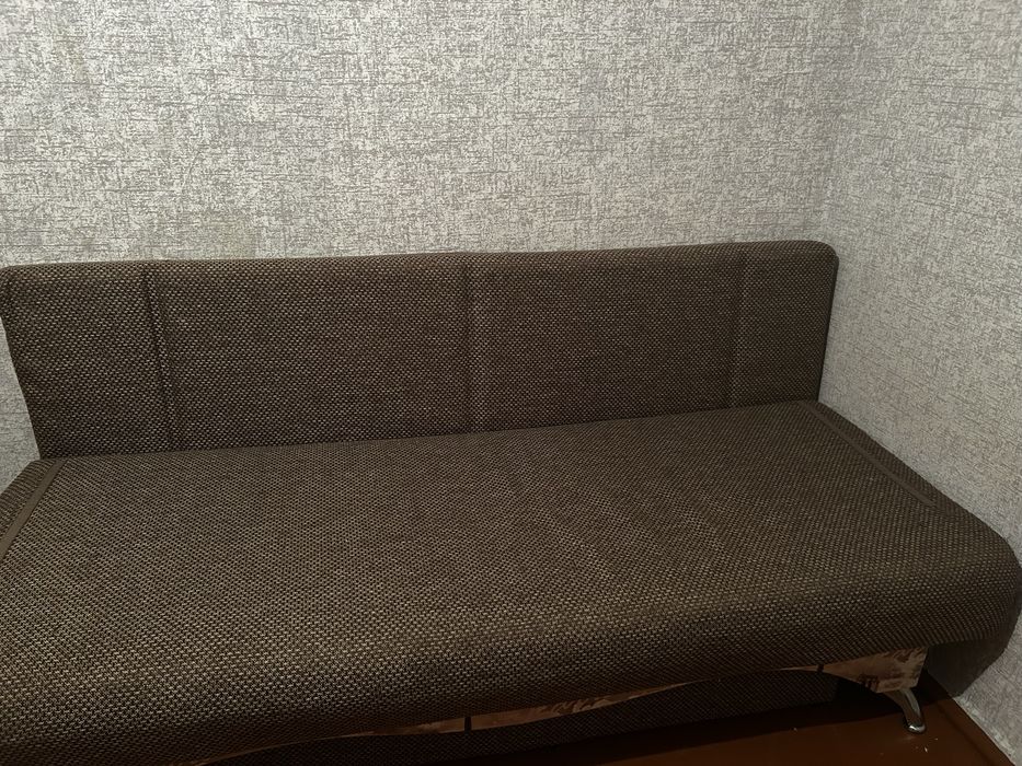 Продам диван  хооший