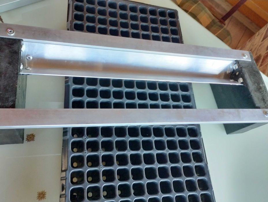 Сеялка за табли тарелки 200 гнезда