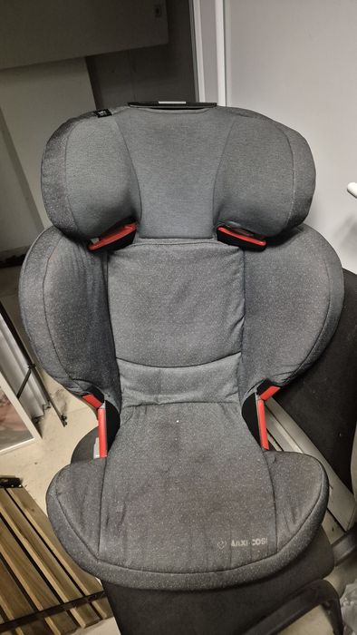 Детско столче за автомобил