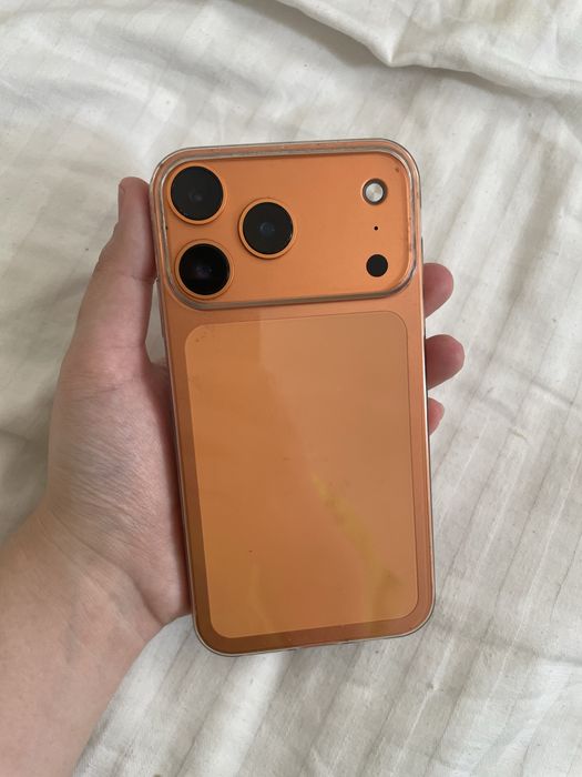 Iphone 11,в корпусе 17