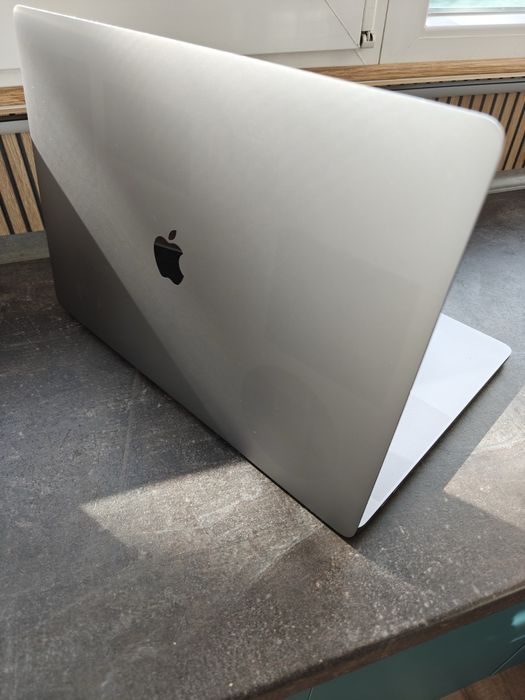 Apple MacBook 16” Pro