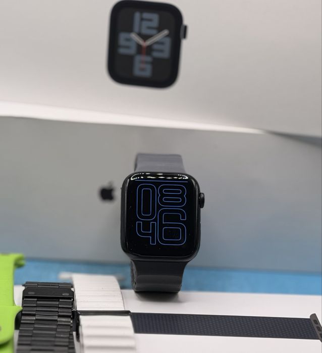 Смарт часовник Apple Watch SE 2nd Gen GPS + Cellular 44mm, Midnight Aluminum + каишки
