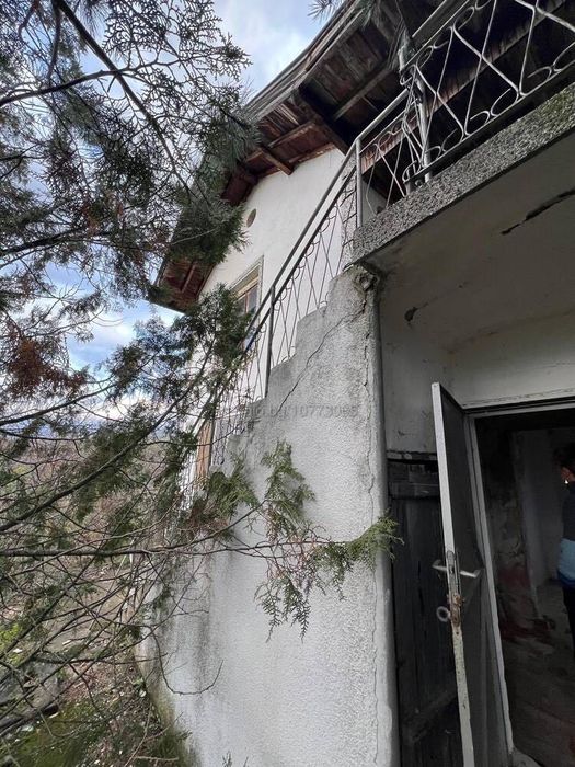 Тухлена Къща на 2 Етажа в Казанлък, Вилна Зона "Старите Лозя" с 1.1 дка Двор