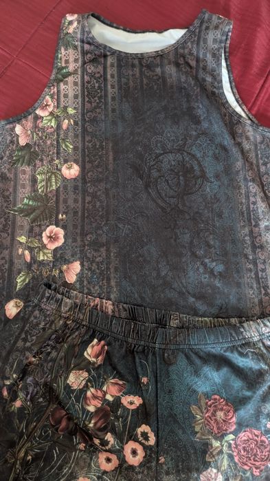 Compleu pantaloni scurți și maieu xl