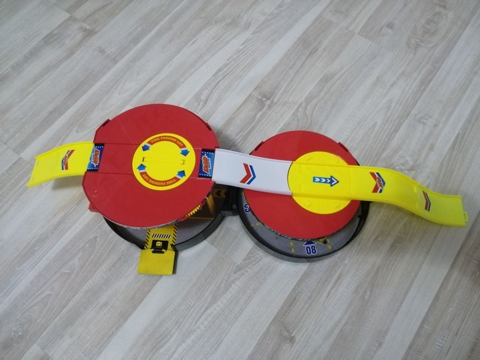 Продам, игрушку-трек.