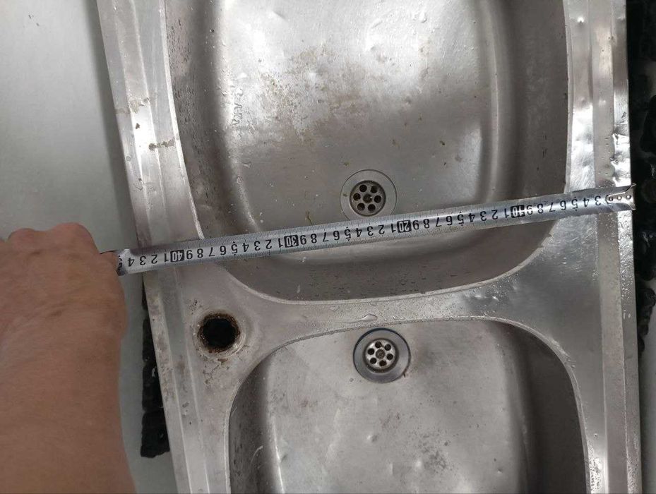 Продается нержавеющая  мойка чехская с новыми турецкими шланками