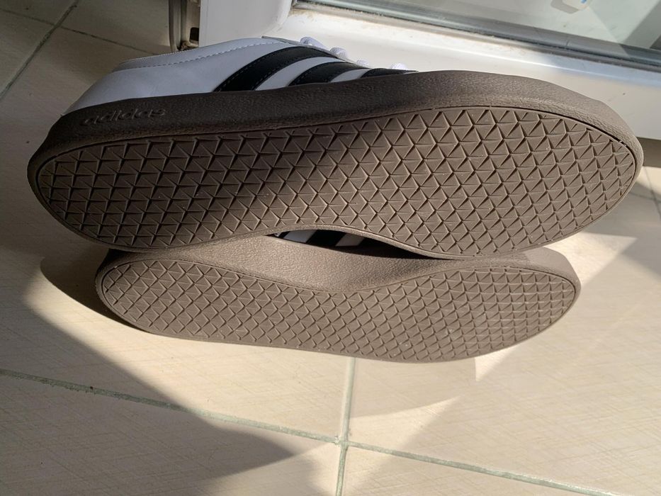 Оригинални обувки Adidas бели VL Court