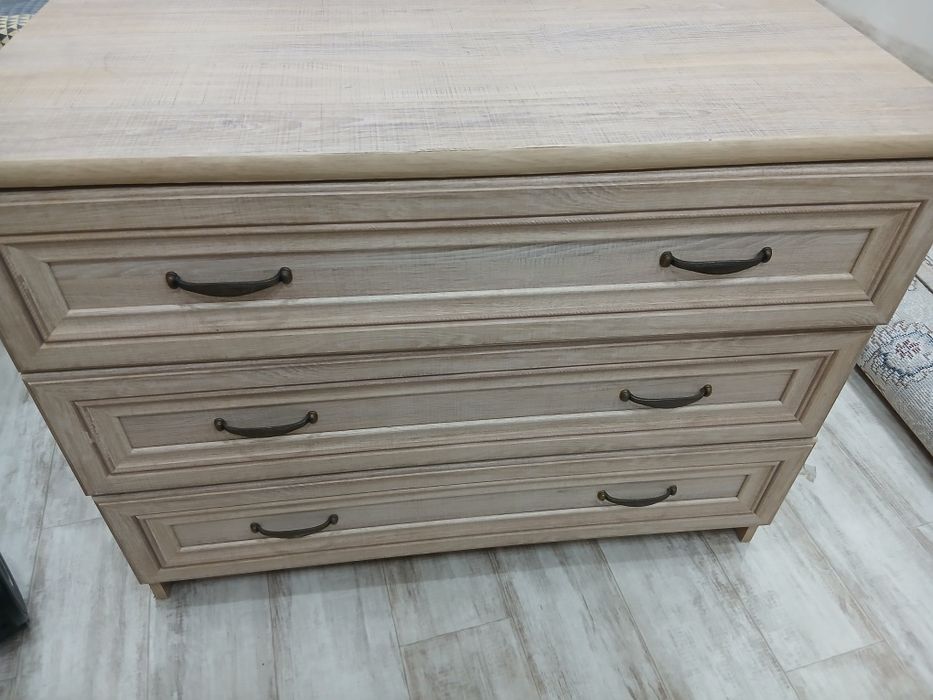 Спальный гаринтур. Комод тумбы