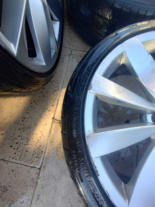 Jante 19 '' cu anvelope si senzori de presiune.