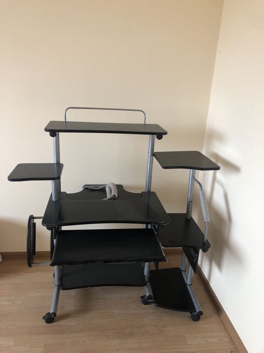 Продам компьютерный стол