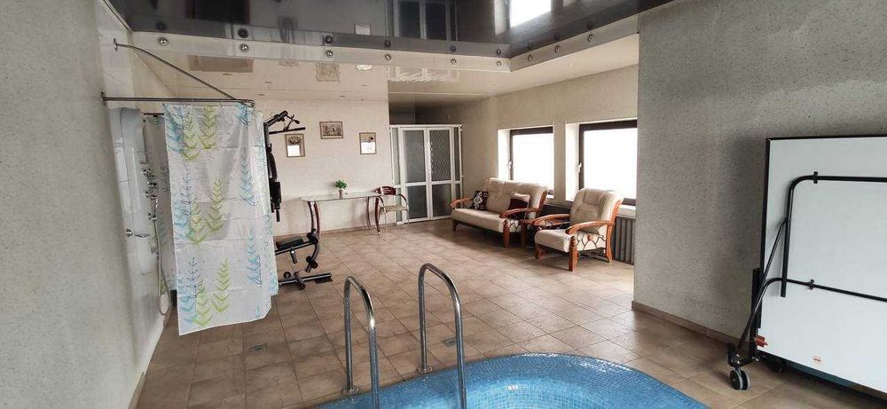 Срочно! Дoм 10 koмнат 6 сот Азербайджанский центр. Для жизни и бизнеcа