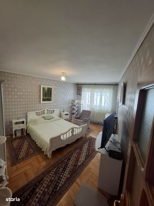 Apartament de 4 camere+ 1 /etaj 2/125mp /Independentei/Focsani/Finante